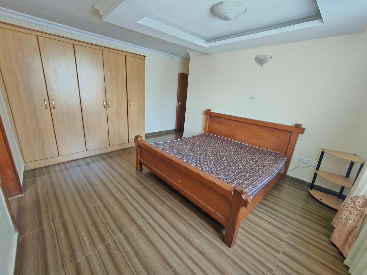 3 Bed House with En Suite in Rosslyn - 8