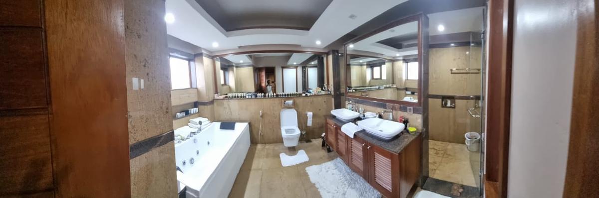5 Bed Villa with En Suite at Lavington - 3