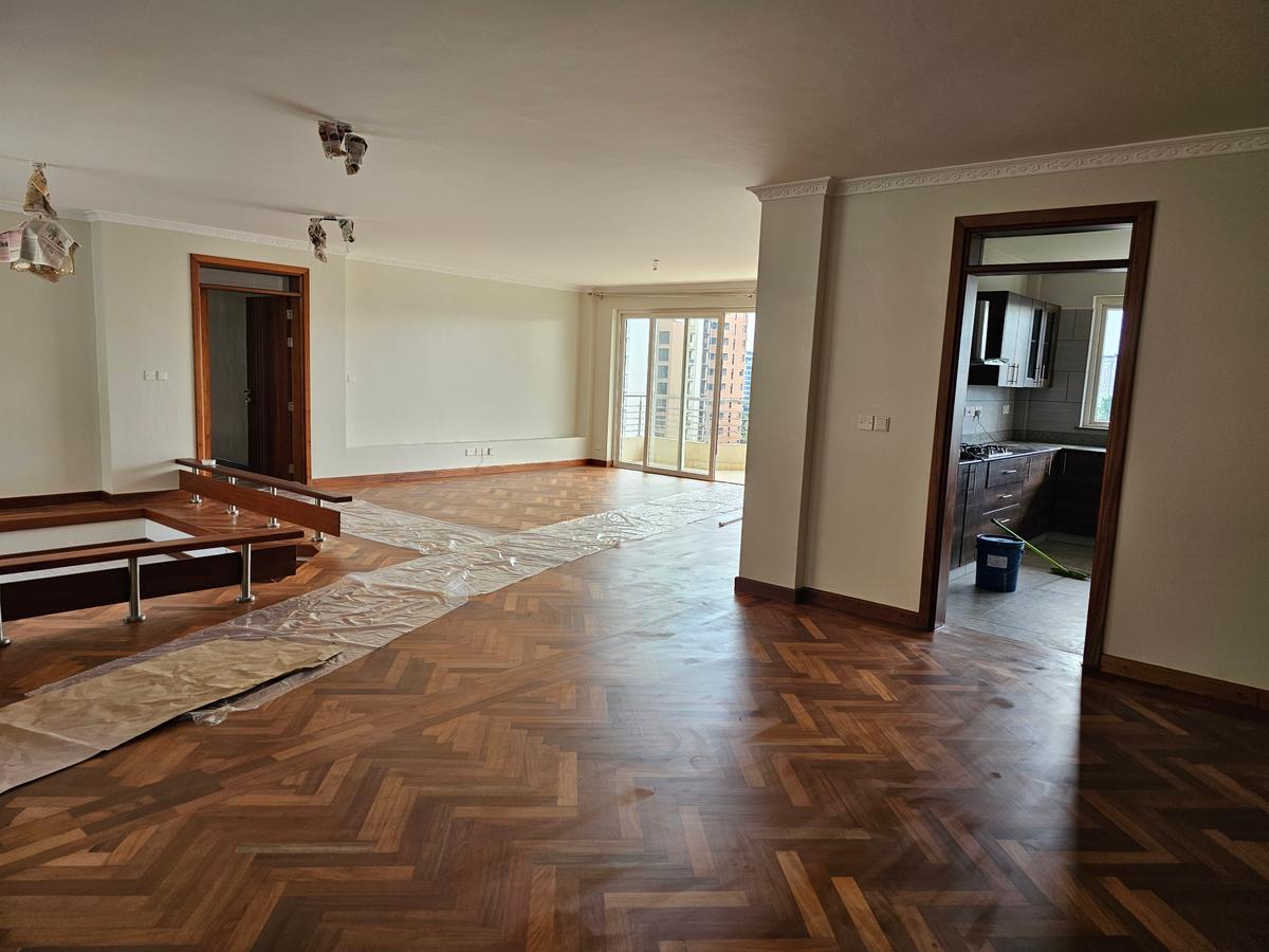 3 Bed Apartment with En Suite at Parklands - 4