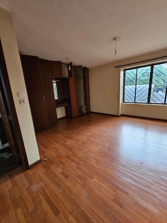 3 Bed Apartment with En Suite at Lavington - 13