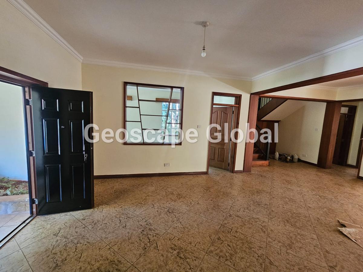 5 Bed House with En Suite in Nyari - 17