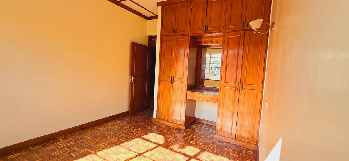 4 Bed Apartment with En Suite at Riverside Drive - 20