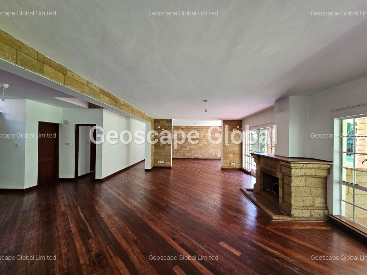 5 Bed House with En Suite in Rosslyn - 14