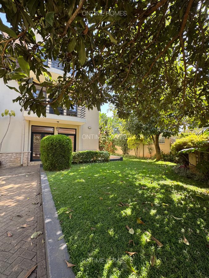 5 Bed Villa with En Suite at Lavington - 2