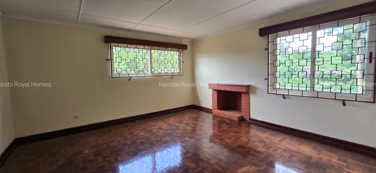 5 Bed Townhouse with En Suite at Lavington Off Convent Drive - 7