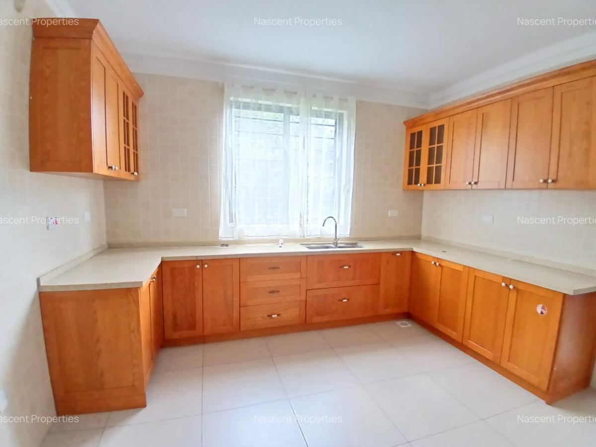 4 Bed House with En Suite in Runda - 15