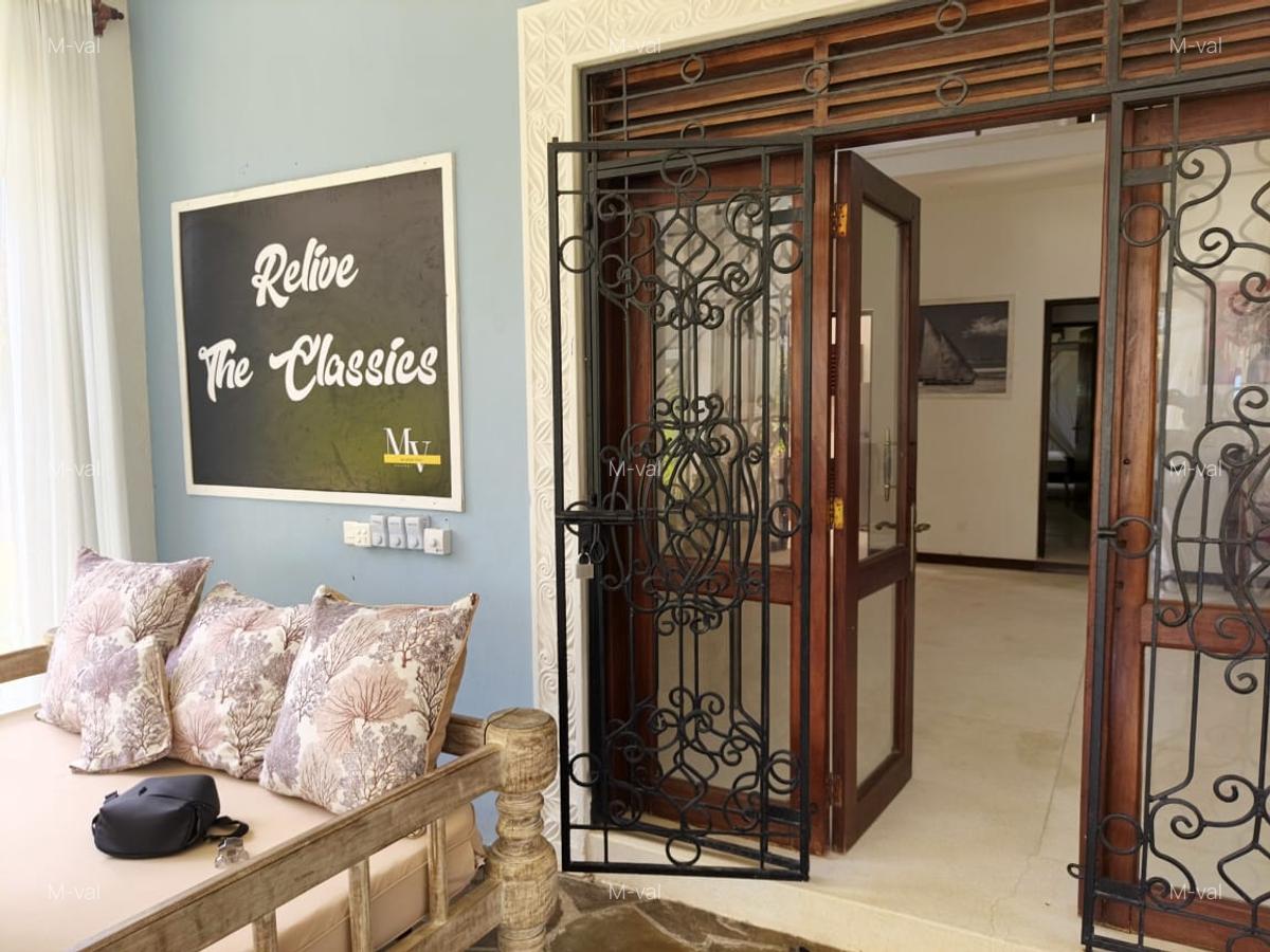 3 Bed Villa with En Suite at Casuarina - 12