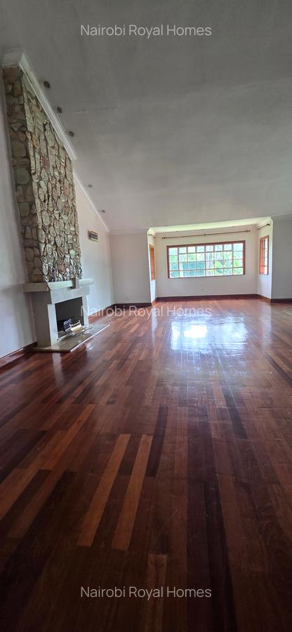 4 Bed House with En Suite at Mimosas Drive - 17