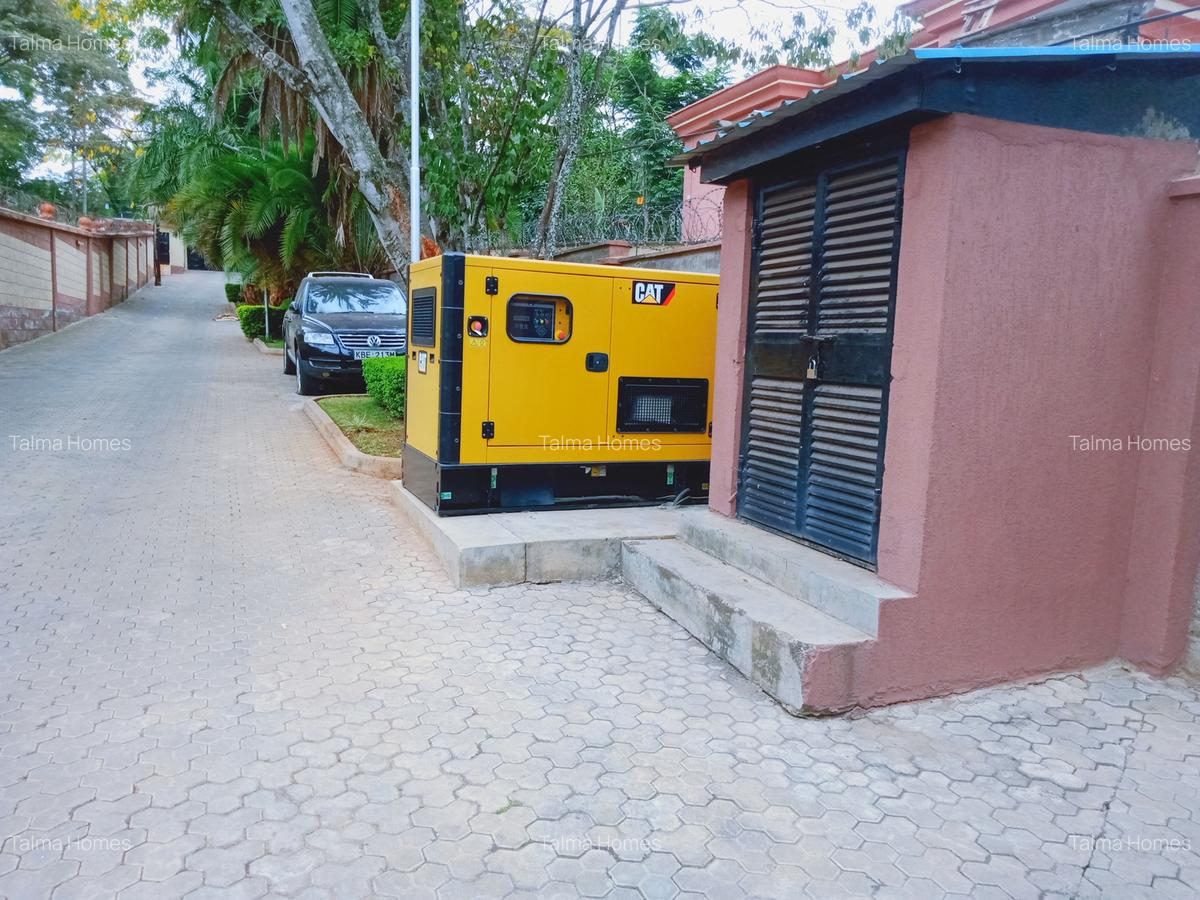 5 Bed Townhouse with En Suite at Lavington - 12