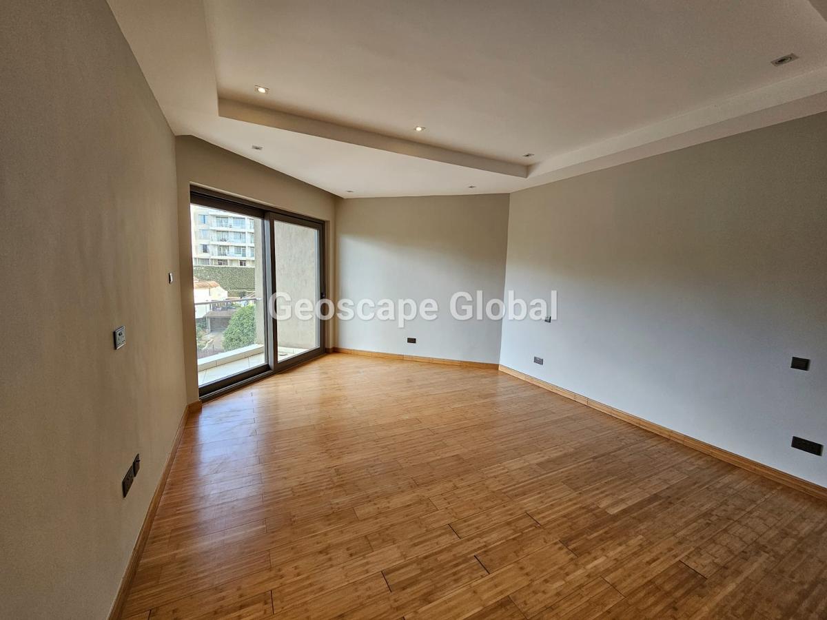 3 Bed Apartment with En Suite in Riverside - 17