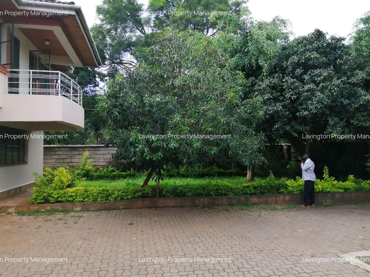 5 Bed House with En Suite at Lavington Green - 3