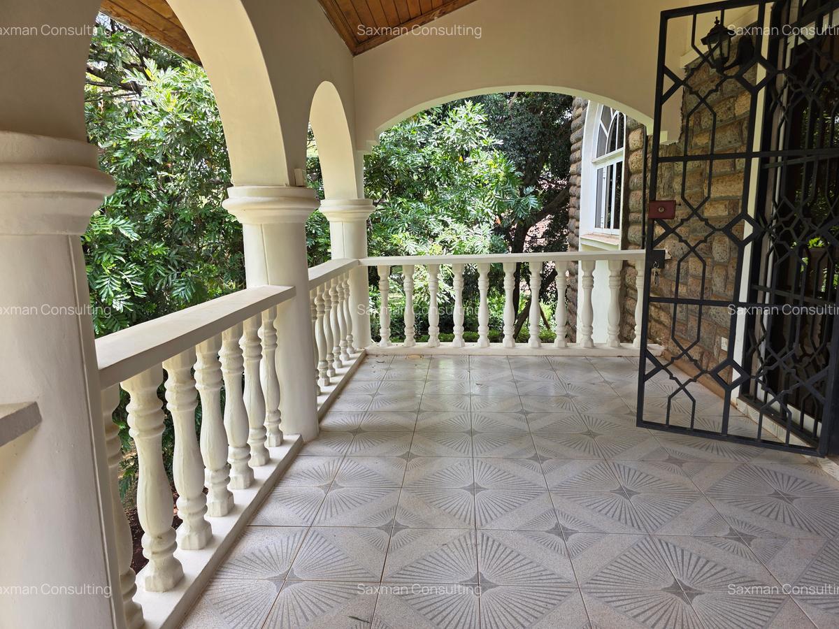 4 Bed House with En Suite in Lake View - 3