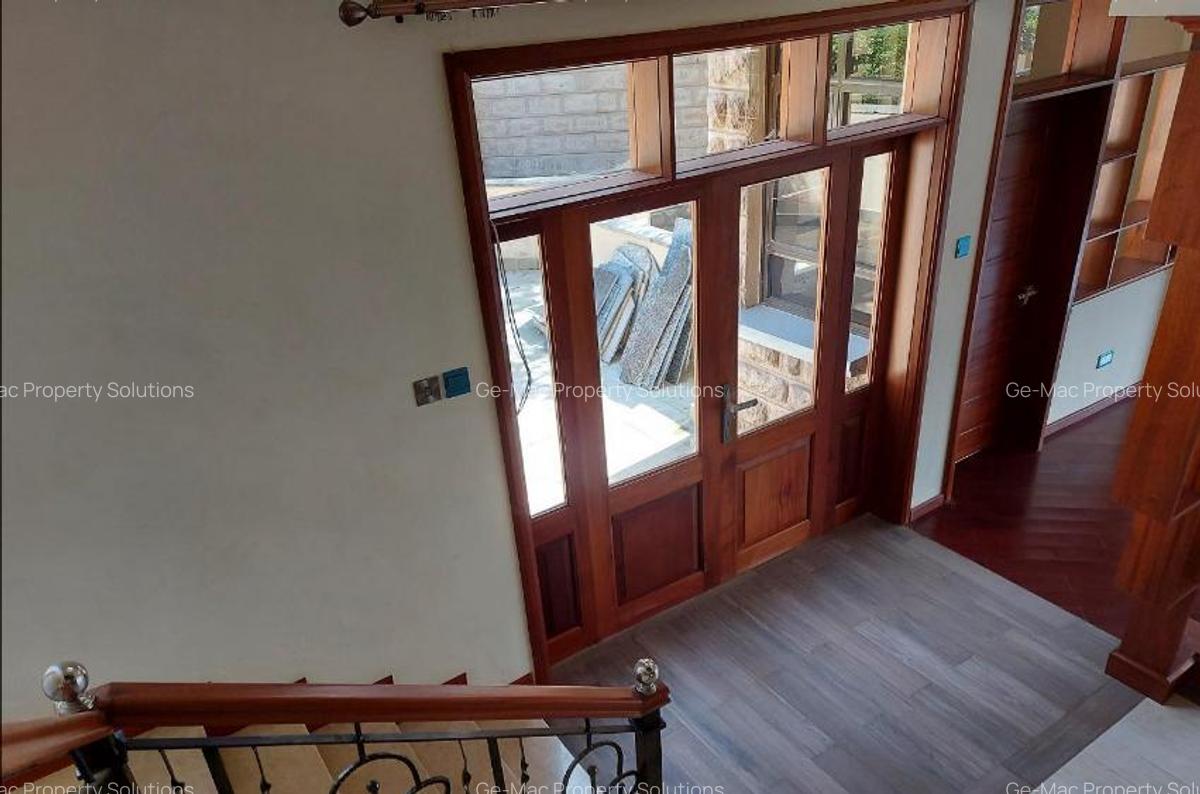 5 Bed House with En Suite in Lavington - 12