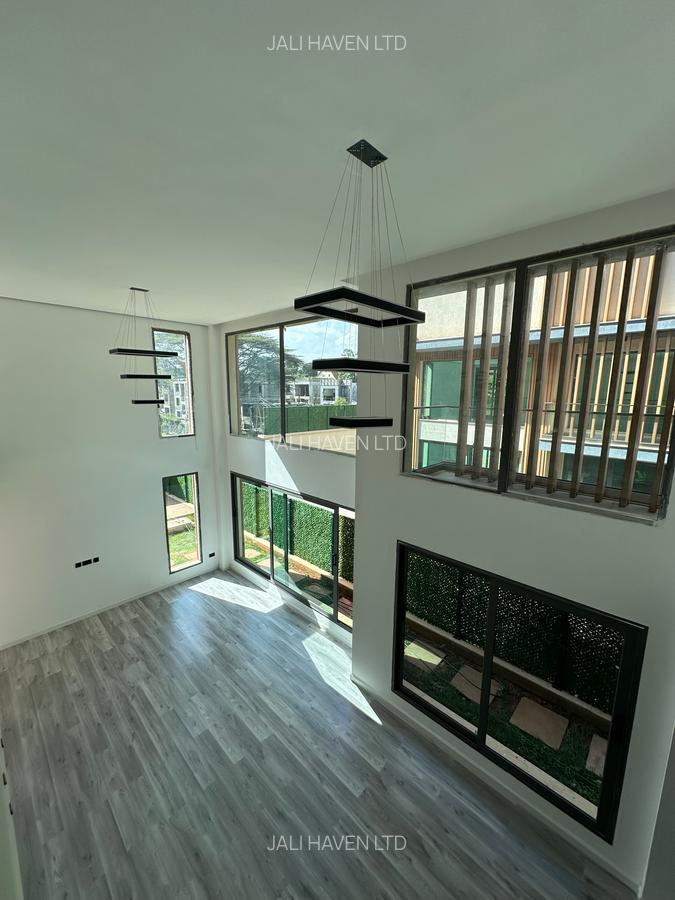 5 Bed Villa with En Suite in Lavington - 3