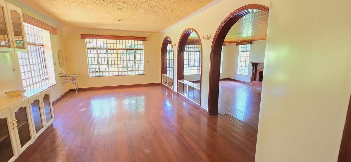 5 Bed House with En Suite at Flem Tree - 3