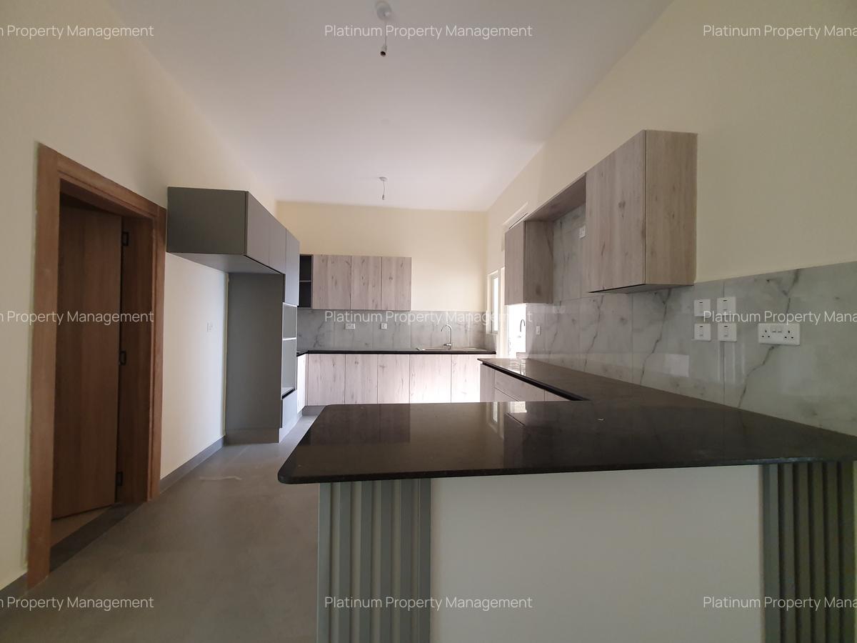 3 Bed Apartment with En Suite in Parklands - 4