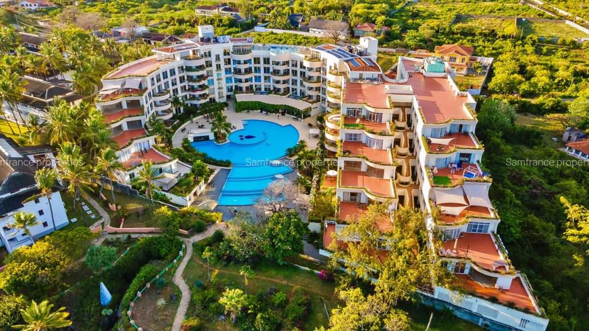 Serviced 1 Bed Apartment with En Suite at Serena - 5