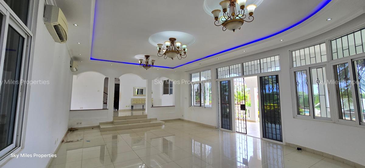 7 Bed Villa with En Suite at Serena Area - 11