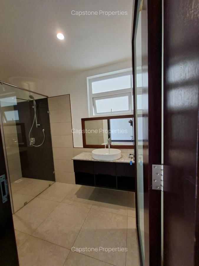 5 Bed House with En Suite in Runda - 13