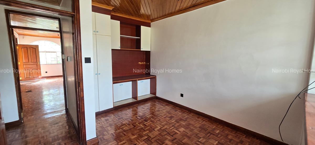 5 Bed Townhouse with En Suite at Lavington Green - 14