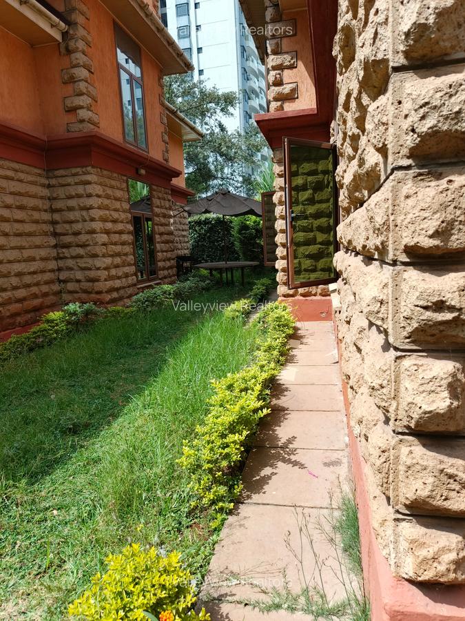 5 Bed Townhouse with En Suite at Lavington - 12
