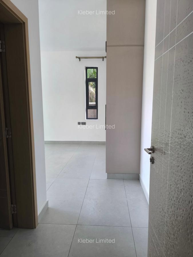 2 Bed Apartment with En Suite at Brookside - 15