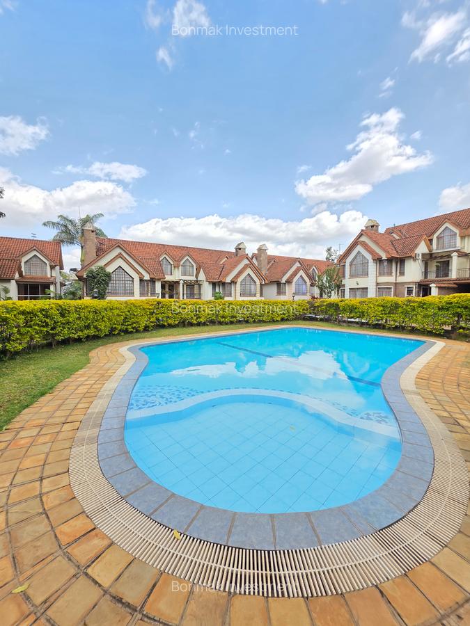 5 Bed Townhouse with En Suite at Lavington Green - 6