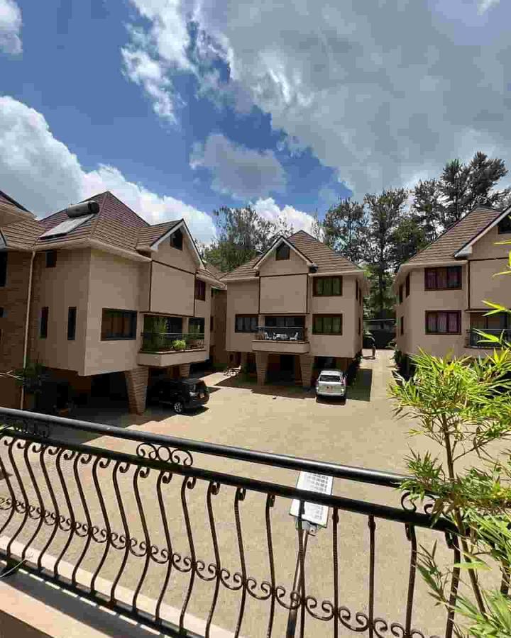 5 Bed Townhouse with En Suite at Lavington - 7