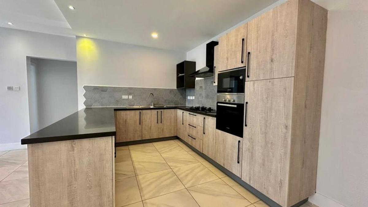 3 Bed Apartment with En Suite in Westlands Area - 12