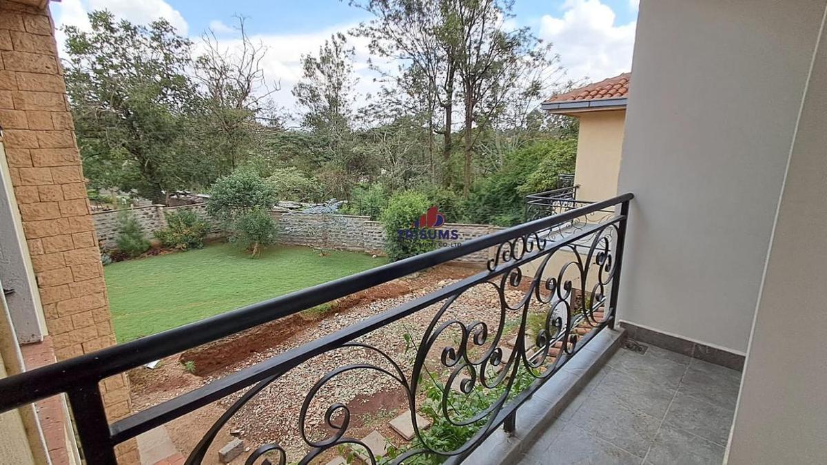 4 Bed House with En Suite in Ridgeways - 17