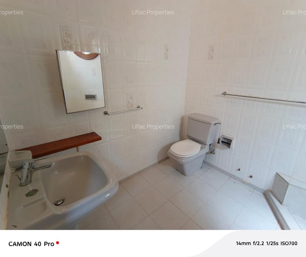 5 Bed House with En Suite in Nyari - 9