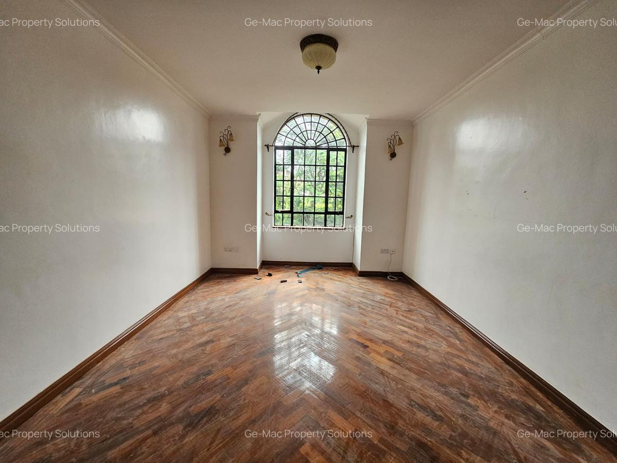 4 Bed House with En Suite in Runda - 12