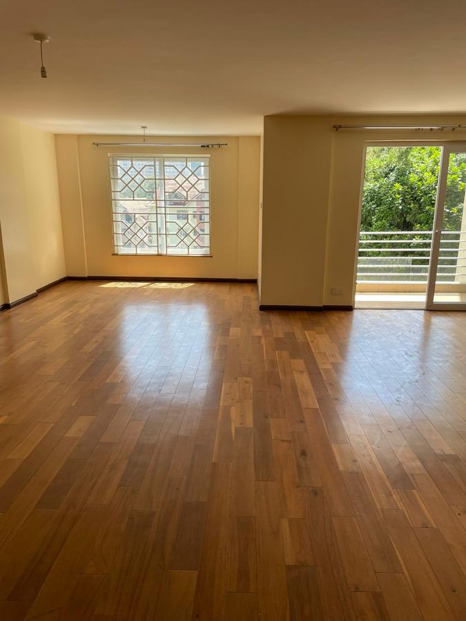 3 Bed Apartment with En Suite at Lavington - 4