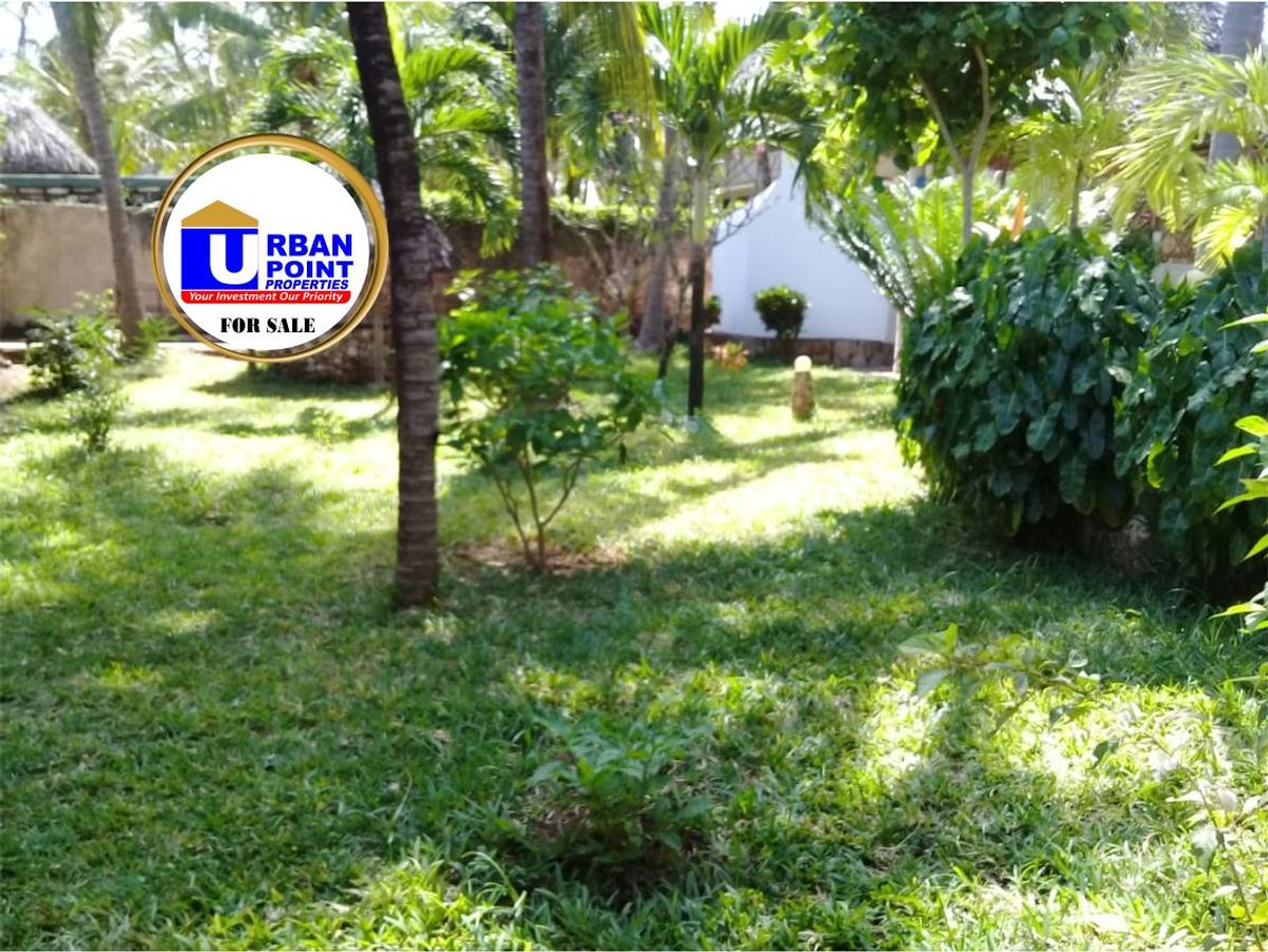 6 Bed House with En Suite in Watamu - 18