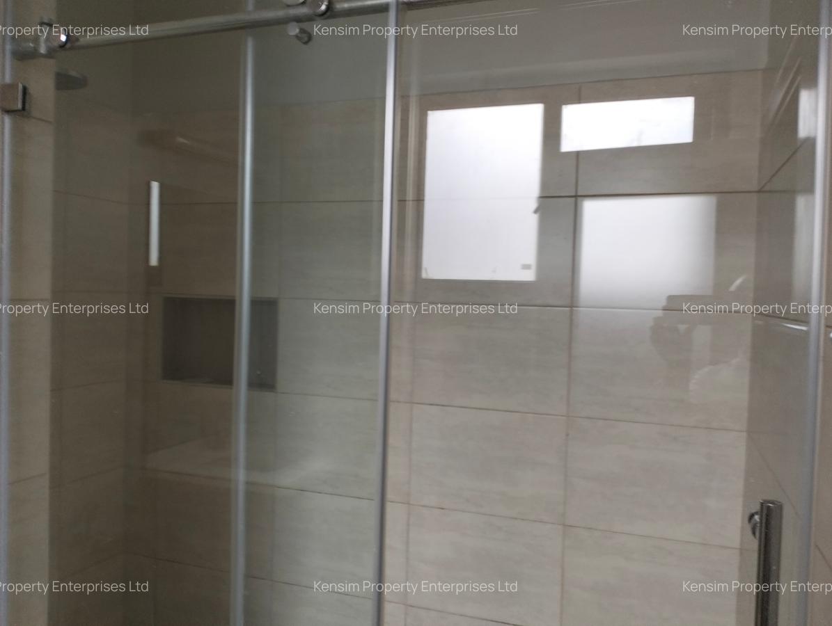 5 Bed Townhouse with En Suite in Lavington - 18