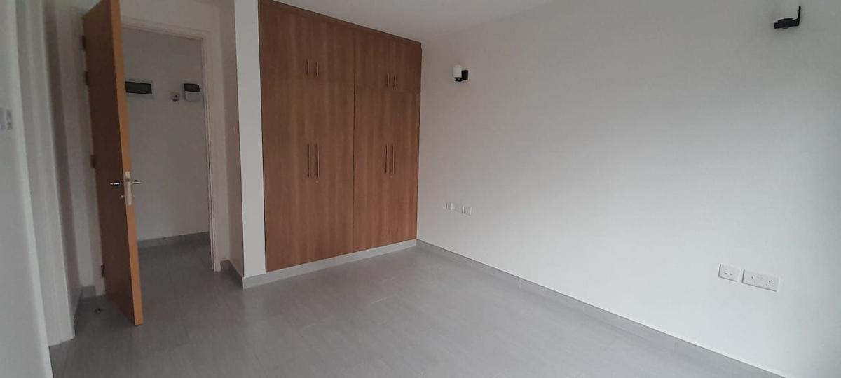 3 Bed Apartment with En Suite at Near Valley Arcade - 11