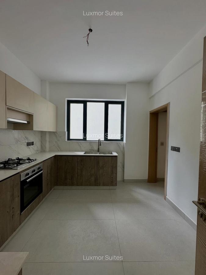 Serviced 3 Bed Apartment with En Suite at Brookside Area - 10
