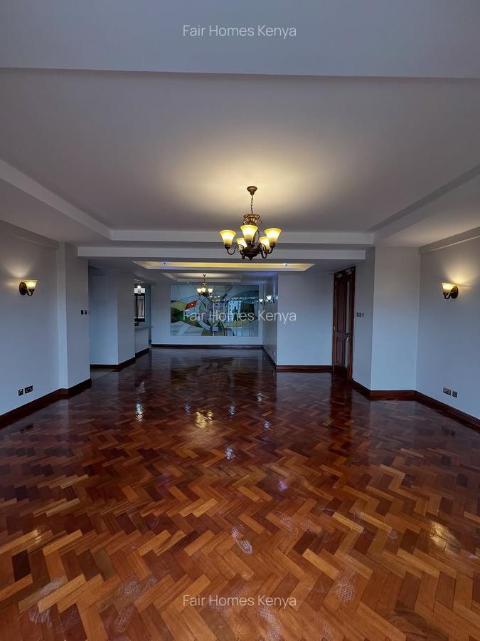 4 Bed Apartment with En Suite at Riverside Drive - 2