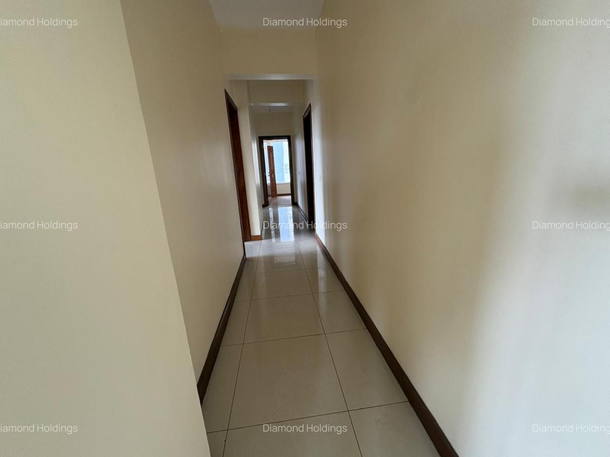 4 Bed Apartment with En Suite in Parklands - 4