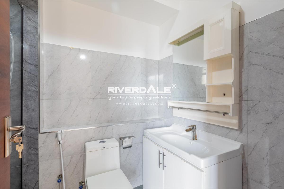 4 Bed Apartment with En Suite in General Mathenge - 9