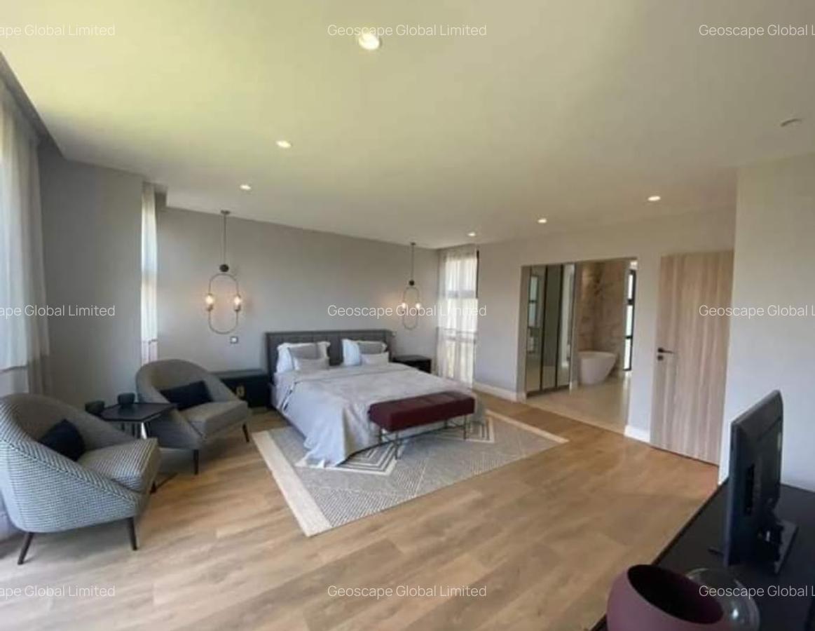 5 Bed House with En Suite in Runda - 3