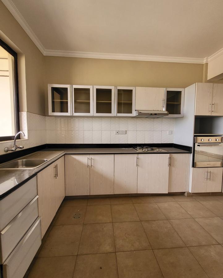 3 Bed Apartment with En Suite in South C - 18