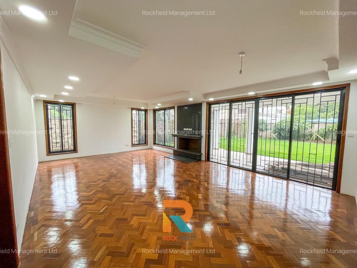 6 Bed Townhouse with En Suite in Lavington - 2