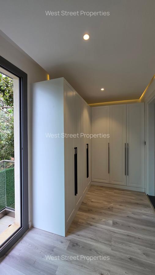 5 Bed Villa with En Suite at Lavington - 14