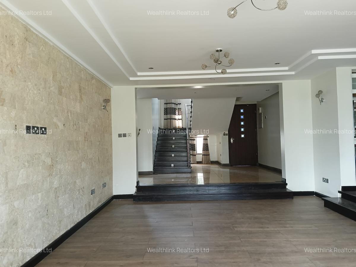 5 Bed Townhouse with En Suite at Lavington - 6