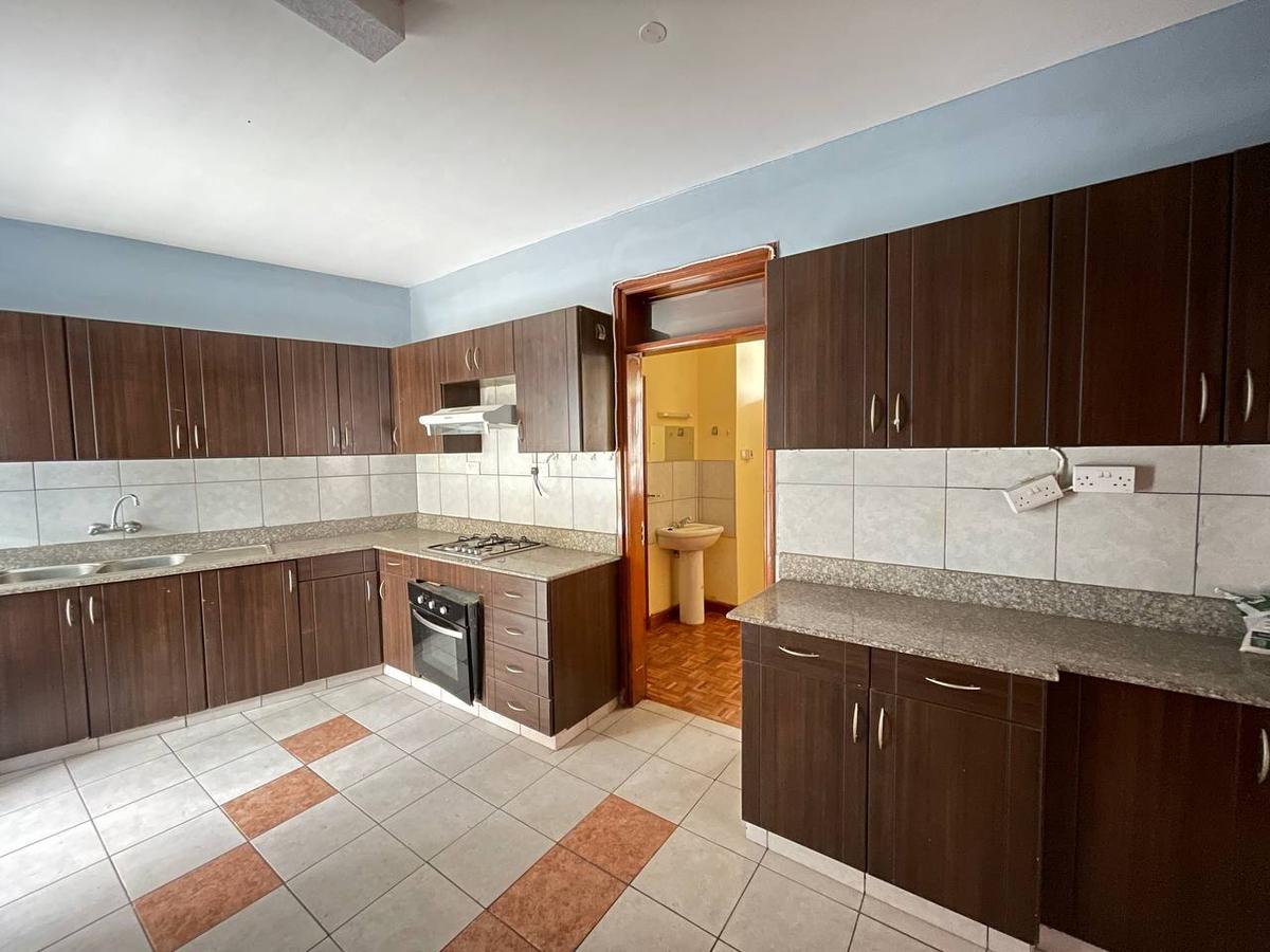 2 Bed Apartment with En Suite in Kilimani - 3