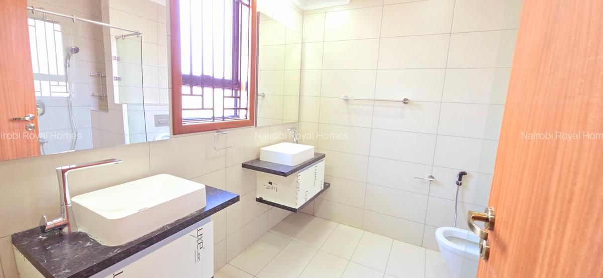 6 Bed House with En Suite at Lavington Road - 16