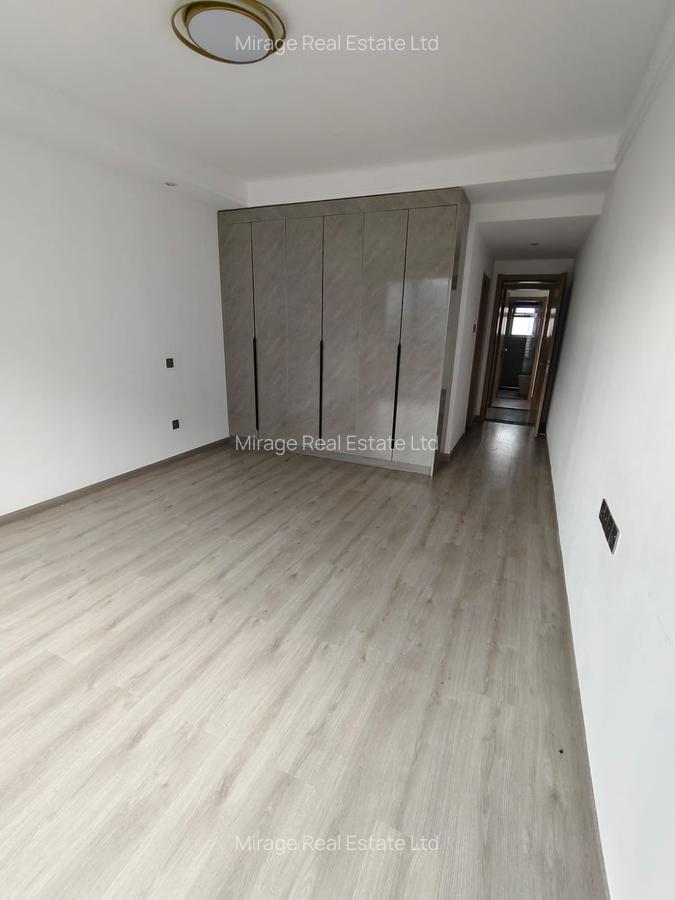 1 Bed Apartment with Gym in Riverside - 2