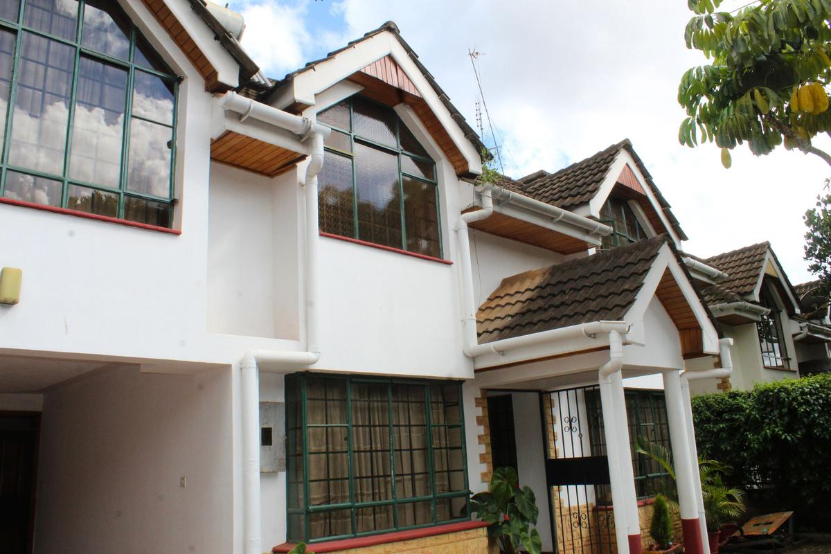 5 Bed Villa with En Suite in Lavington - 1