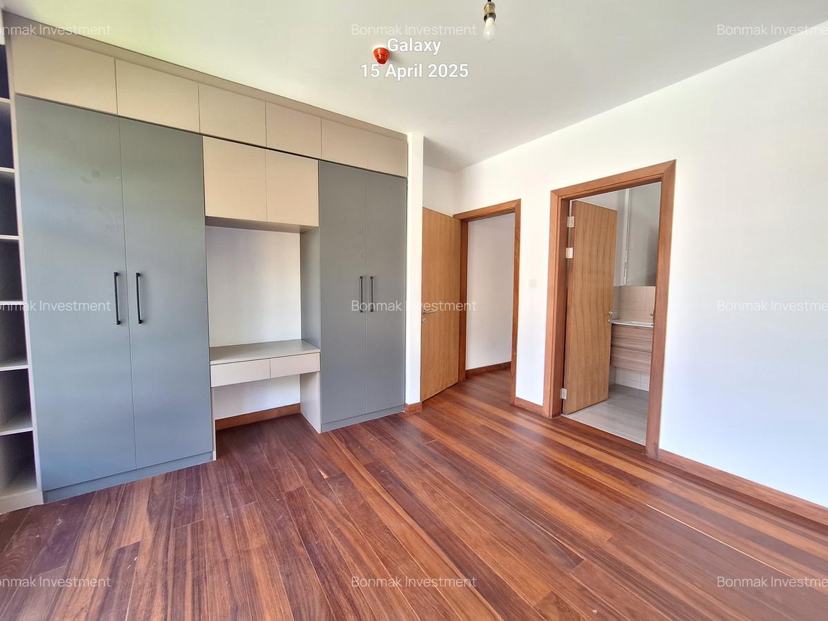 4 Bed Villa with En Suite at Rossylin Estate. - 11